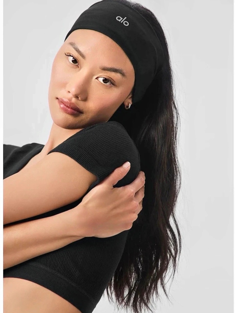 Alo Yoga Performance Conquer Headband in Black